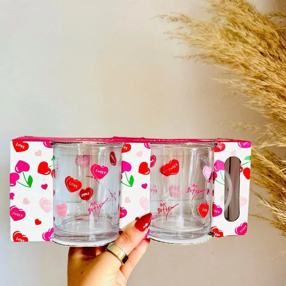 2 NEW BETSEY JOHNSON Clear Glass Red Pink XO Heart Coffee Tea Mugs Glasses Set